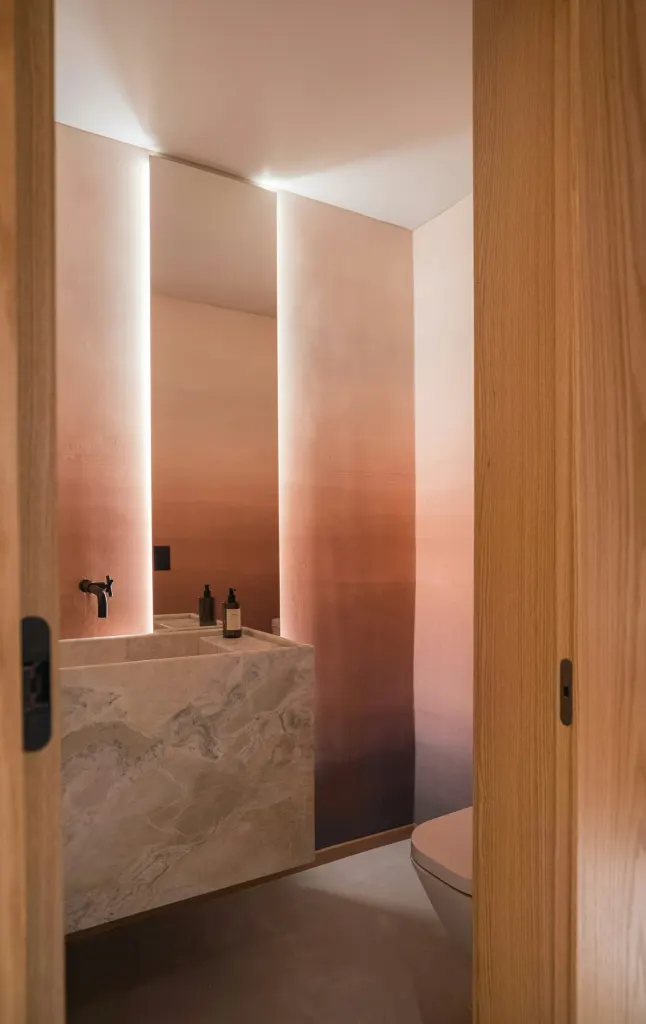 A bathroom with a marble basin and softly graded walls